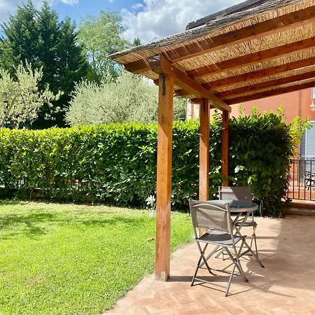 Apartment La Casetta Nel Giardino
